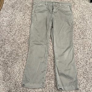Banana Republic. Chino. Straight crop. Grey. Size 4.